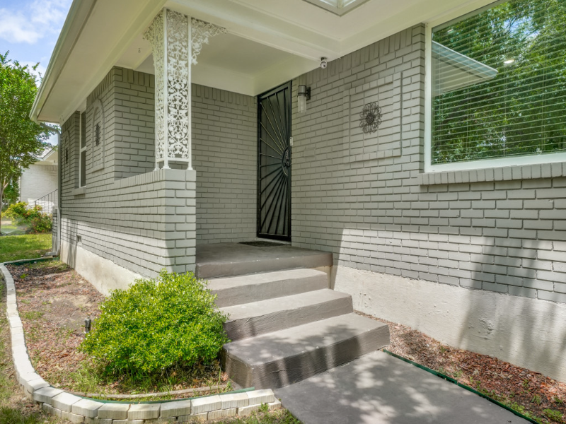 2342 Greenland Dr - Photo 2 of 20