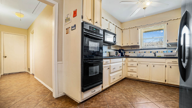 1808 Papeete Dr - Photo 5 of 12