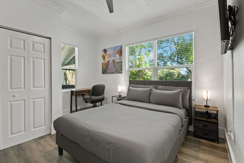 806 E Chelsea St #3 - Photo 3 of 19