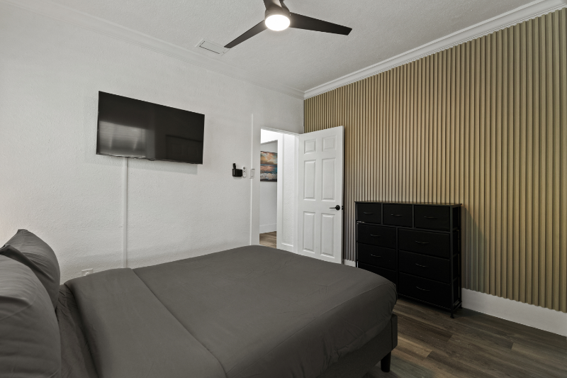 806 E Chelsea St #3 - Photo 4 of 19