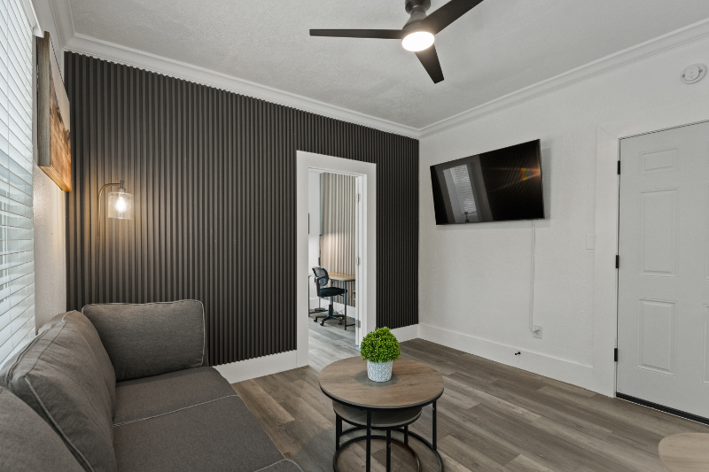 806 E Chelsea St #3 - Photo 7 of 19