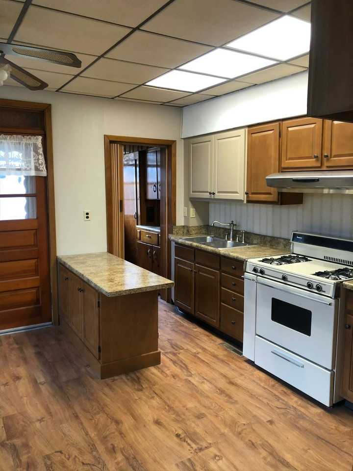 1323 Chamberlain Ave - Photo 3 of 8