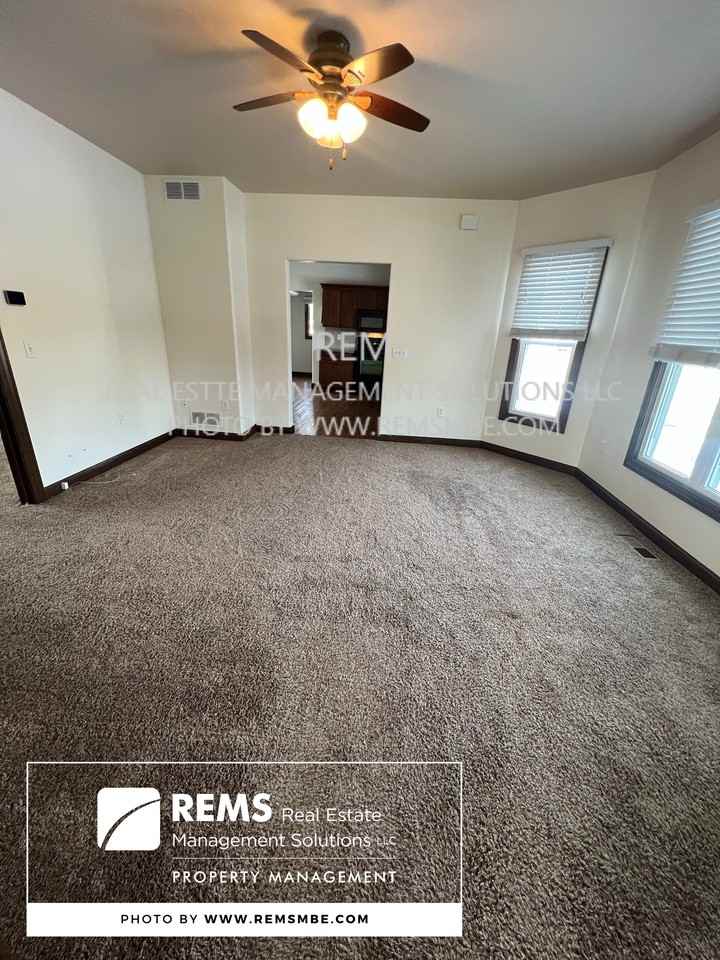 345 Laurel Street - Photo 2 of 12