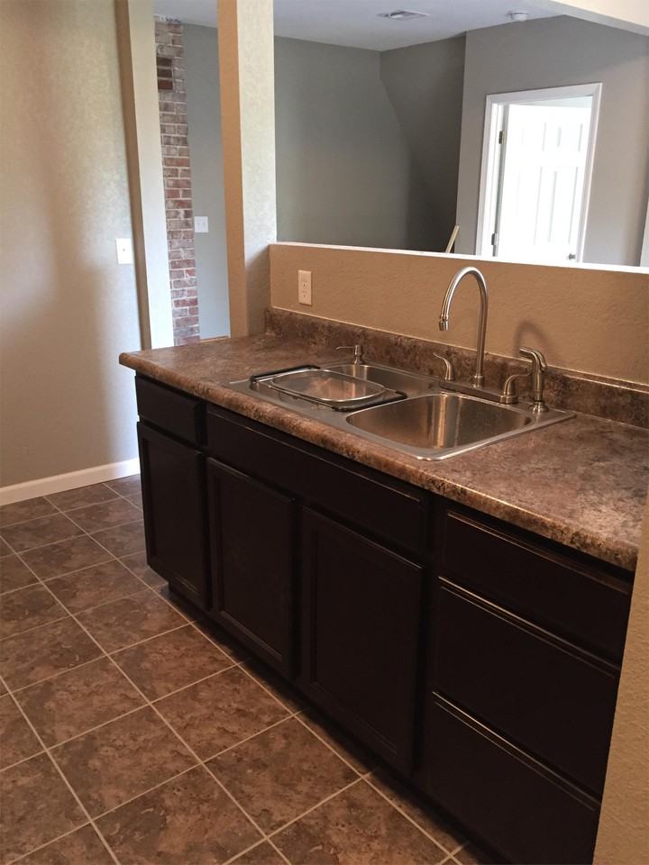 1253 1/2 S Main - Photo 2 of 11