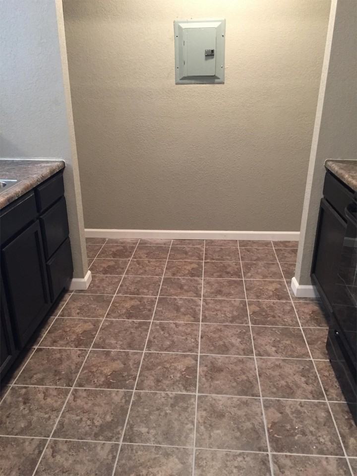 1253 1/2 S Main - Photo 6 of 11