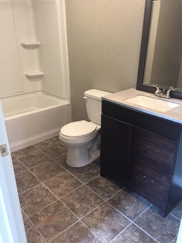 1253 1/2 S Main - Photo 7 of 11