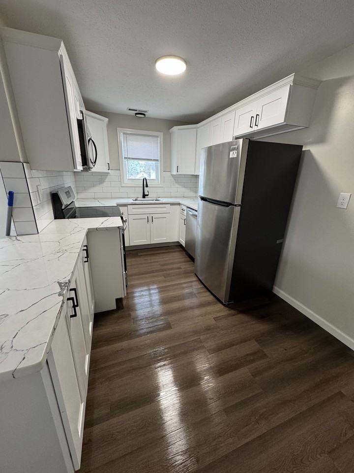 569 - 571 Center Street - Photo 3 of 44