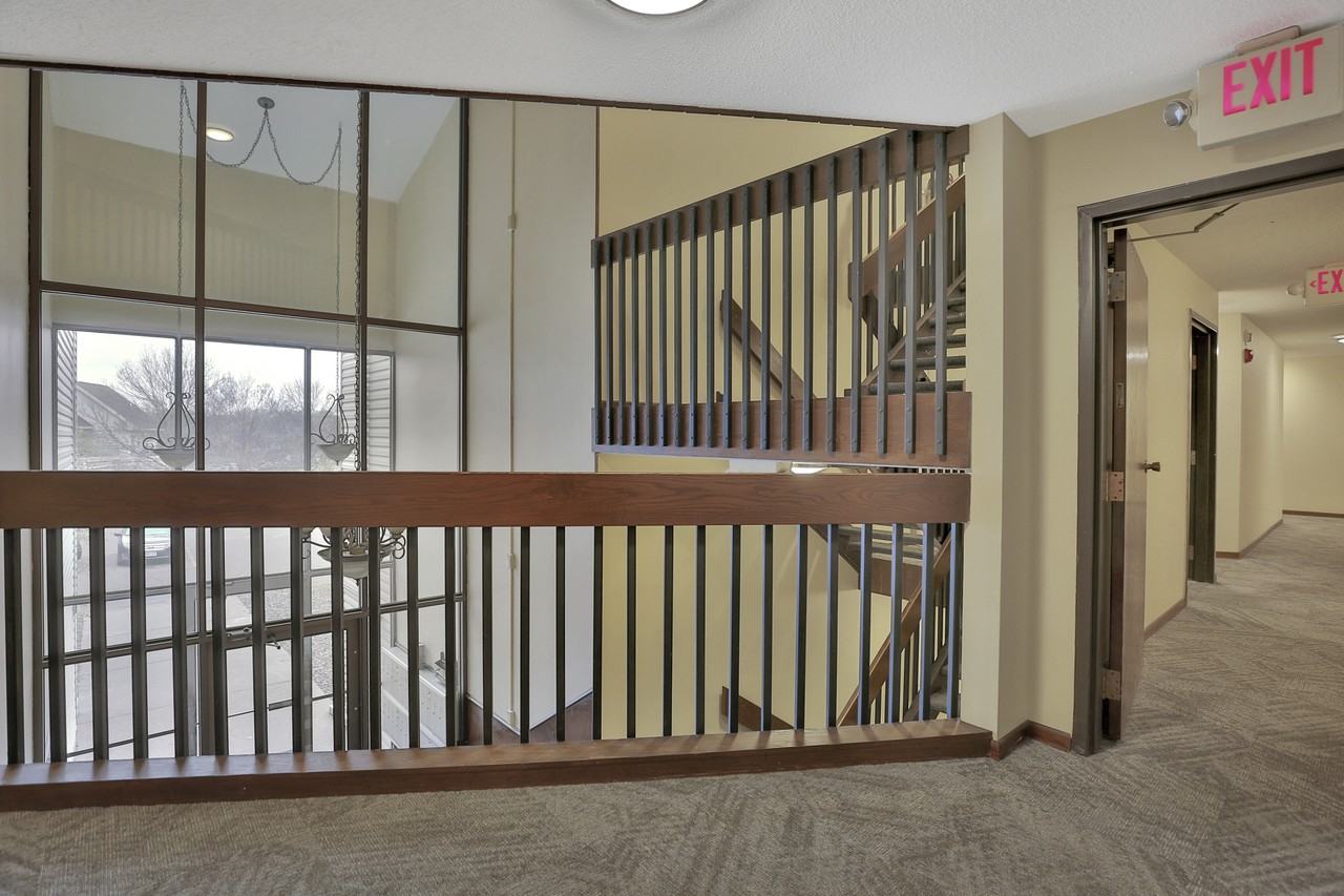 Oakmont Apts - Photo 2 of 29