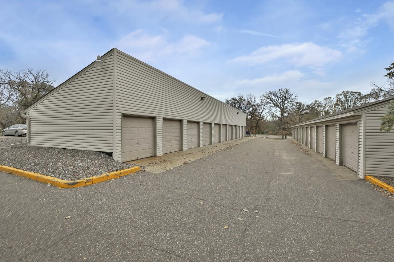 Oakmont Apts - Photo 5 of 29