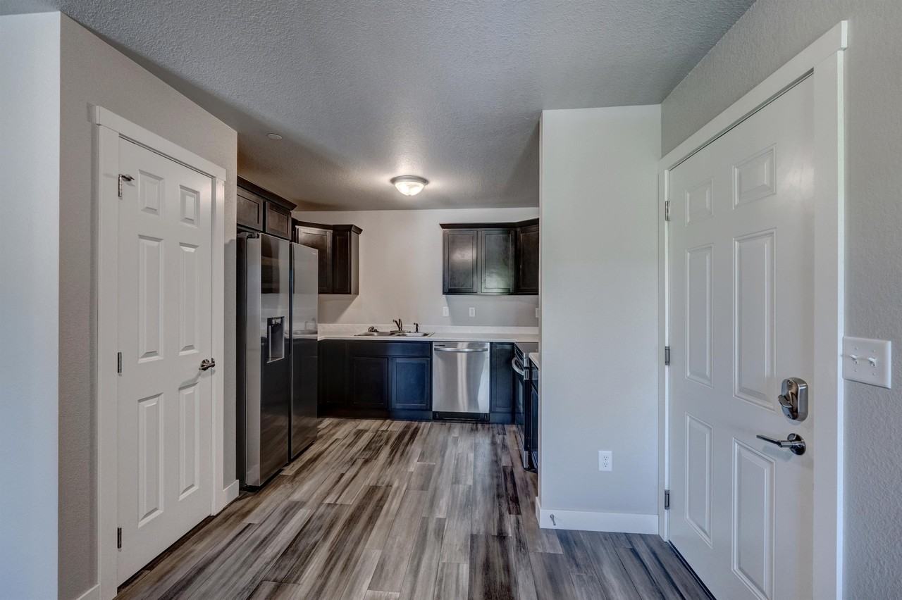 4813 5th Street - Photo 4 of 37