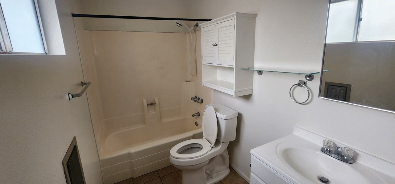 2304 N Forgeus Ave - Photo 2 of 19