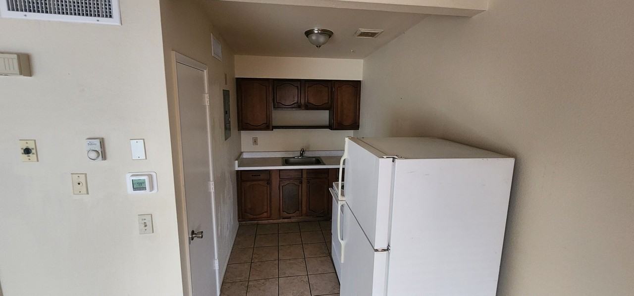 2304 N Forgeus Ave - Photo 6 of 19