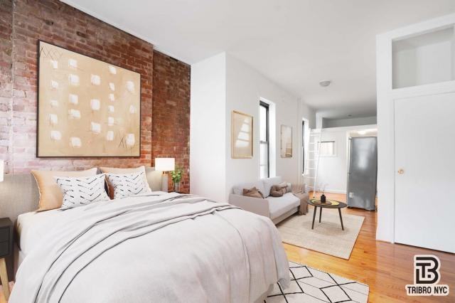 262 West 22nd Street - Photo 3 of 5