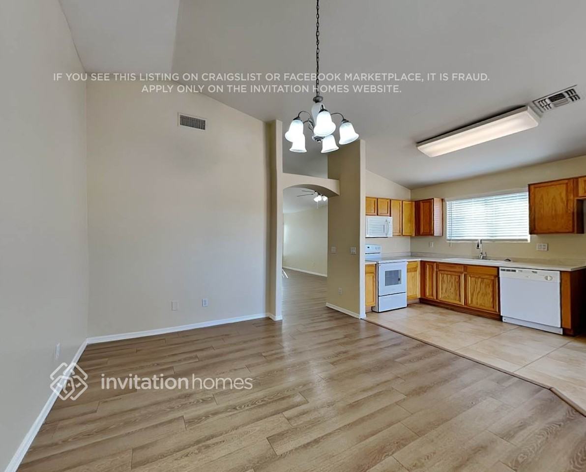 7302 N 76th Dr - Photo 6 of 18