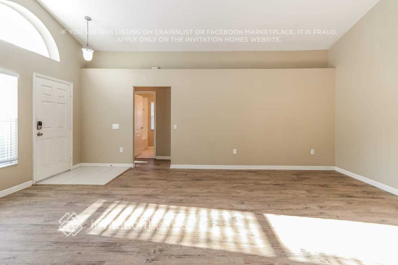 1018 Cristelle Jean Dr - Photo 3 of 17