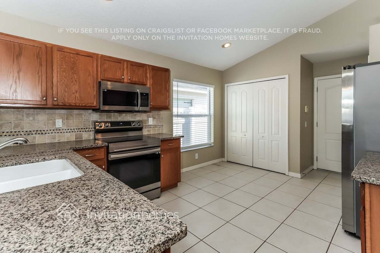 1018 Cristelle Jean Dr - Photo 6 of 17