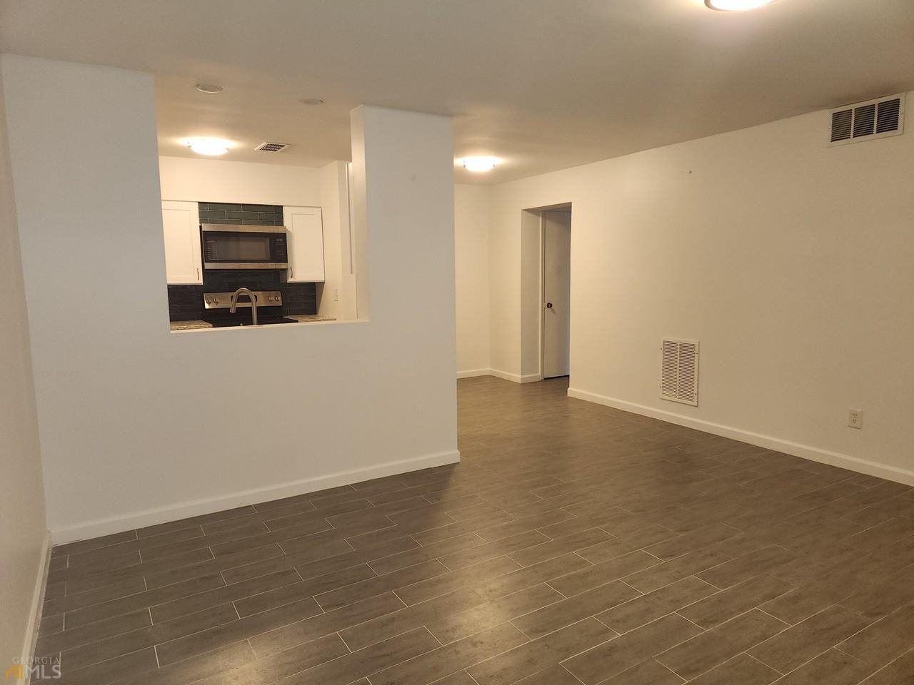 3101 Colonial Way - Photo 3 of 14