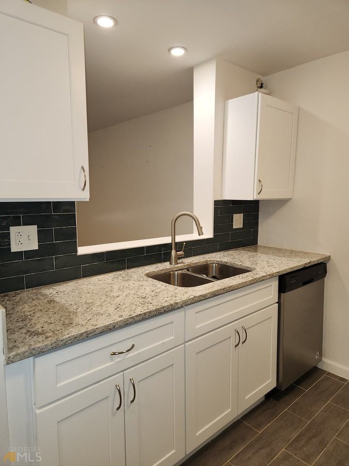 3101 Colonial Way - Photo 5 of 14