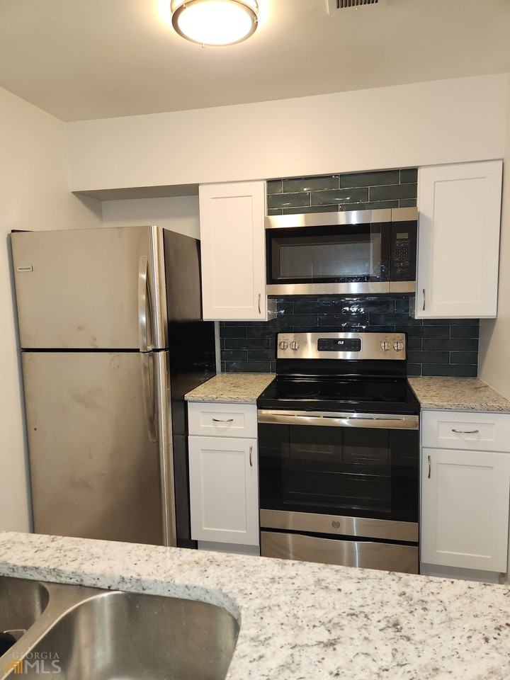 3101 Colonial Way - Photo 6 of 14