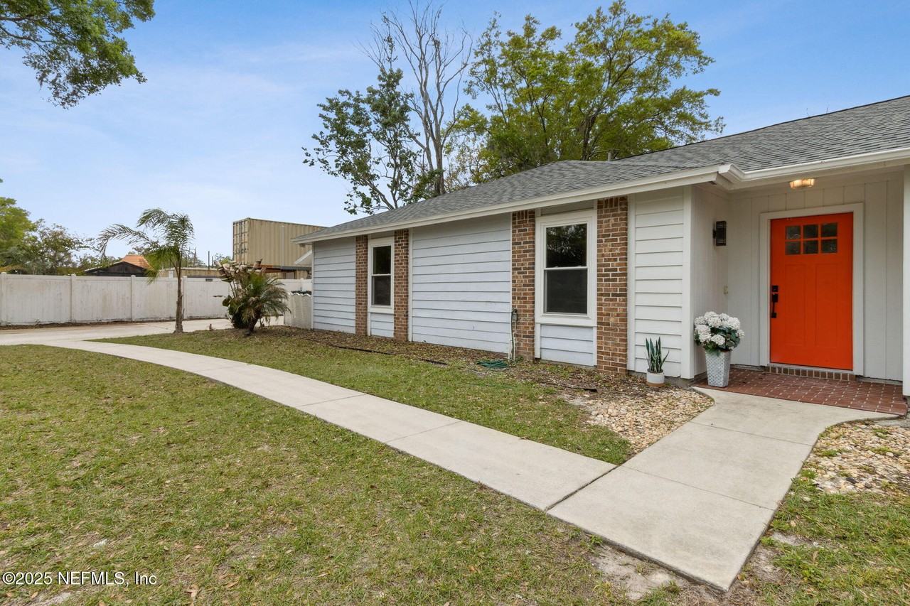 8740 Waterfront Ter - Photo 3 of 44