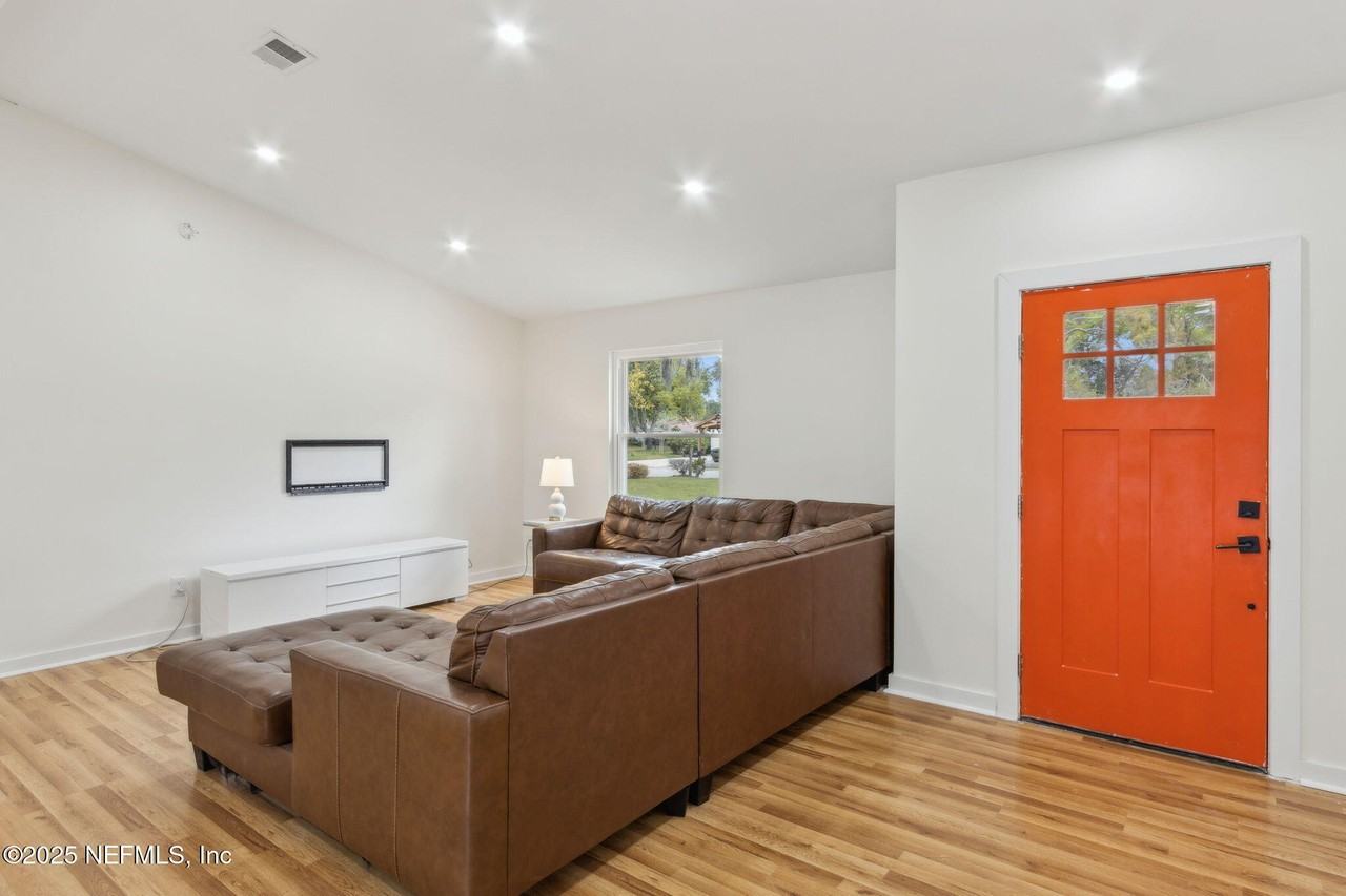 8740 Waterfront Ter - Photo 5 of 44