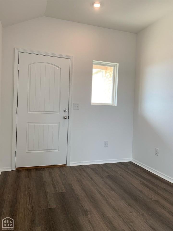 5804 Boone St - Photo 6 of 21