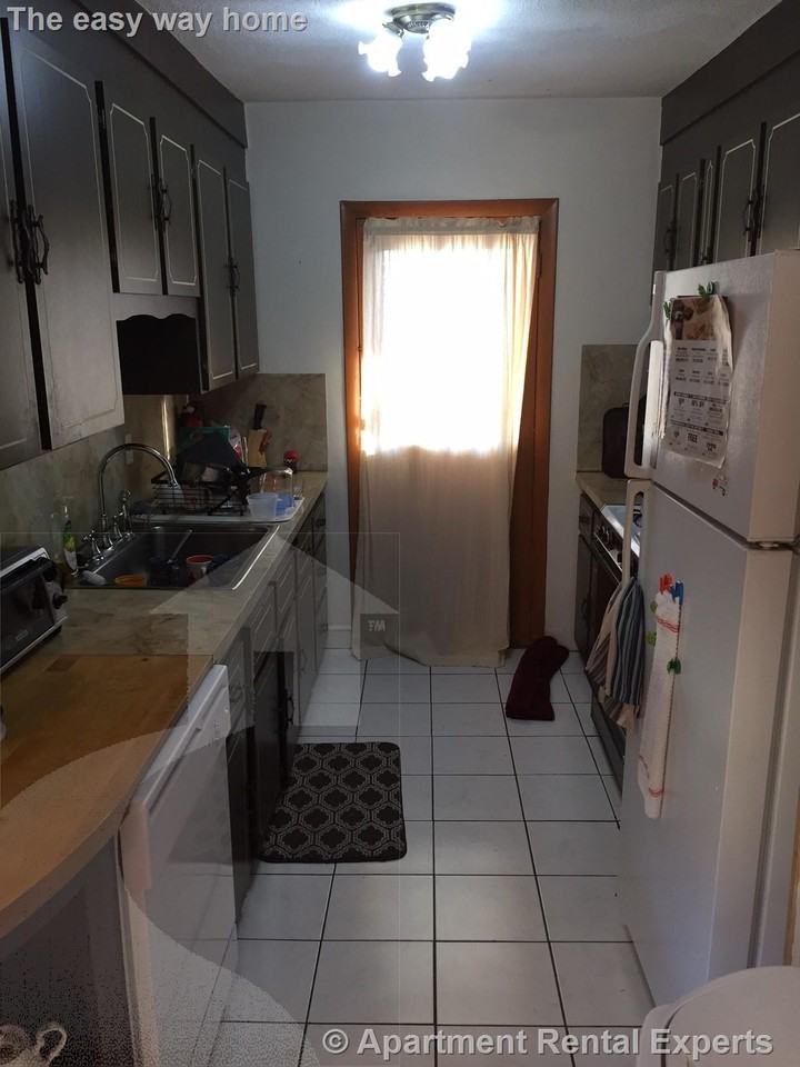 10 Windsor Rd #1 - Photo 3 of 11