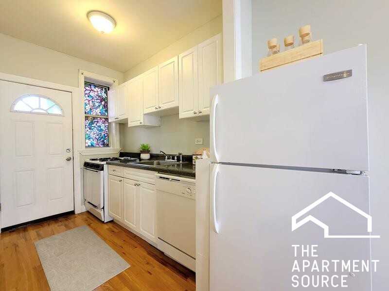 W Barry Ave #N1 - Photo 2 of 8