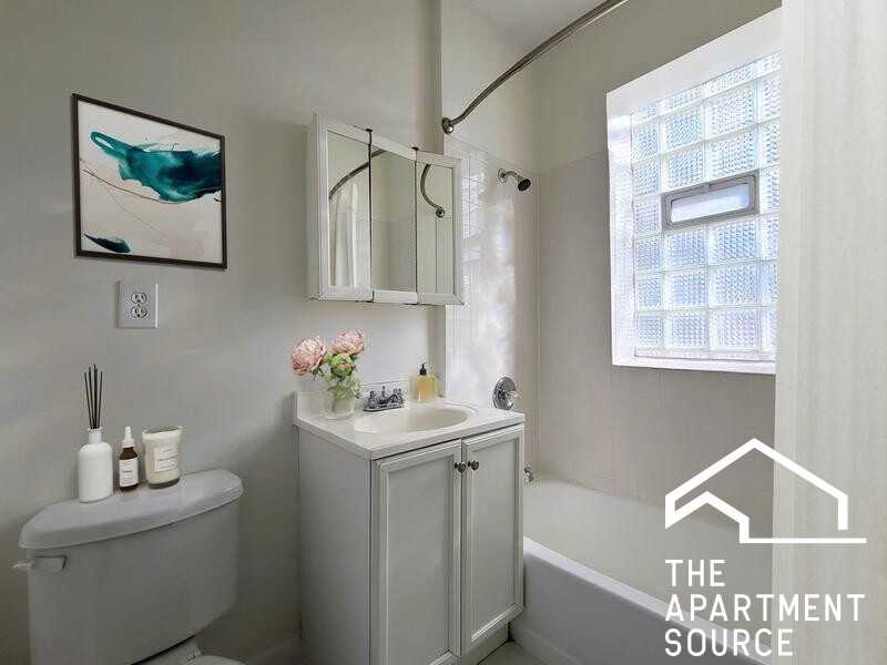 W Barry Ave #N1 - Photo 4 of 8