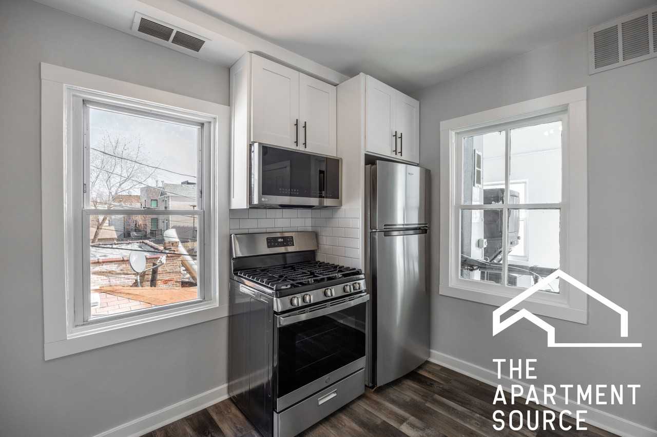 2206 W Erie St #2R - Photo 4 of 20