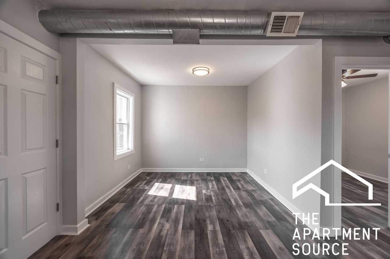 2206 W Erie St #2R - Photo 5 of 20