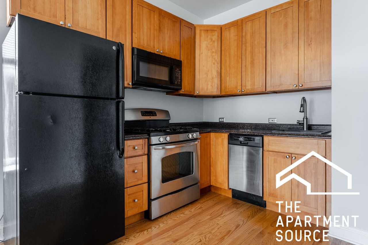 1846 W 18th St #2R - Photo 2 of 7