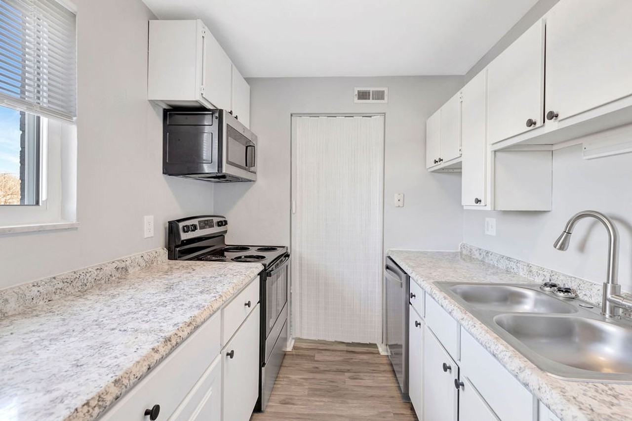 309 N 12th St #4 - Photo 5 of 10