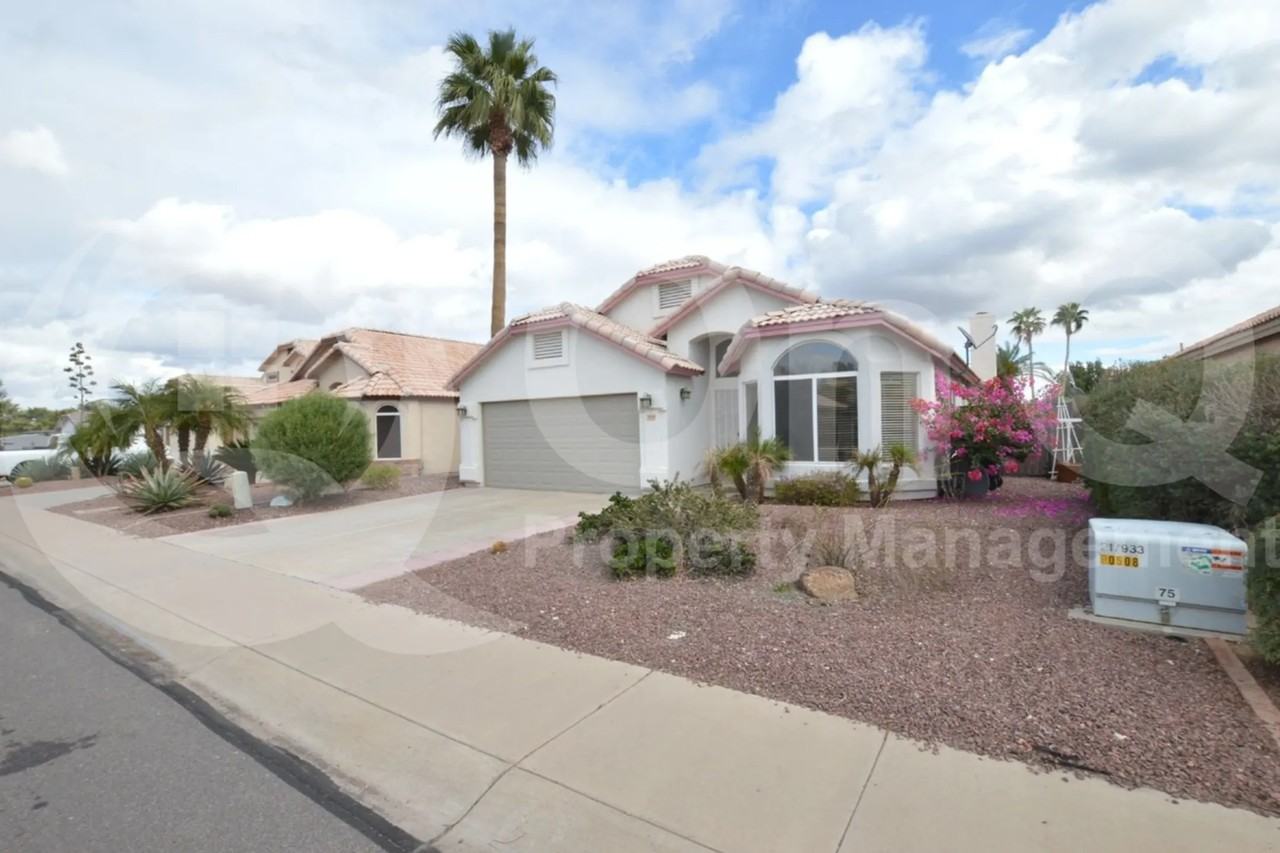 209 S Crosscreek Dr - Photo 2 of 25