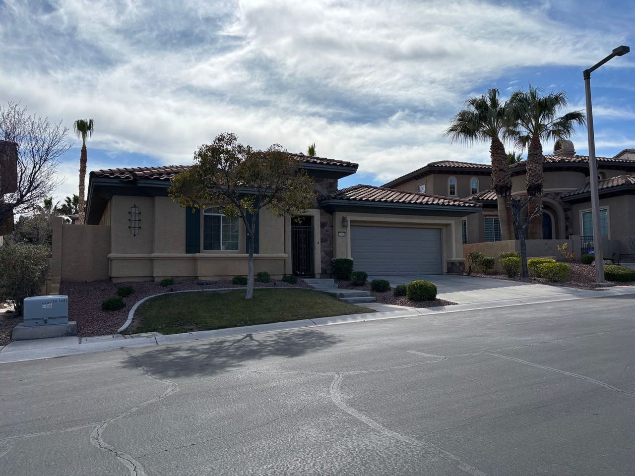 11403 Orazio Dr - Photo 5 of 50