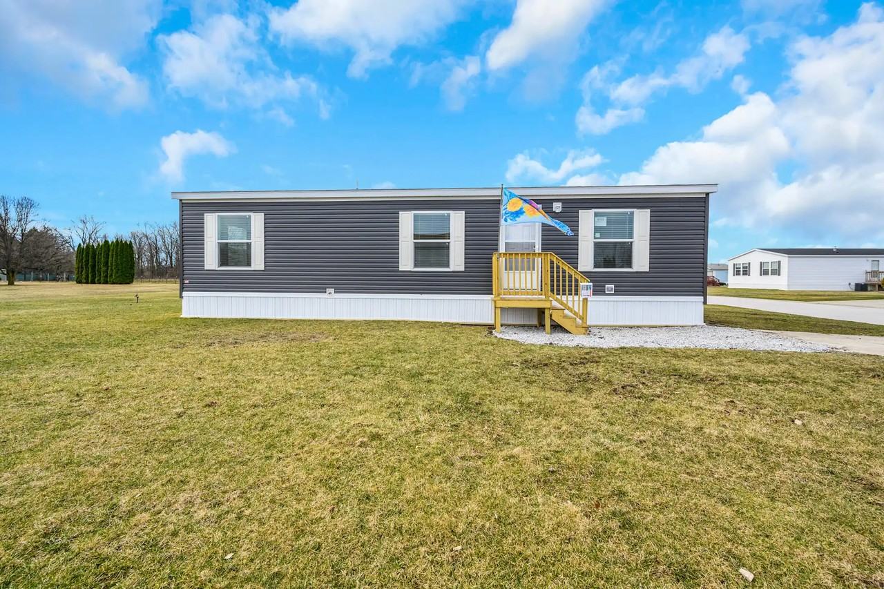 5253 Canterbury Ave - Photo 2 of 10