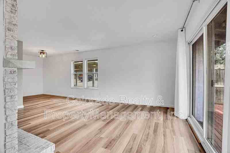 5924 S Willow Way - Photo 2 of 48