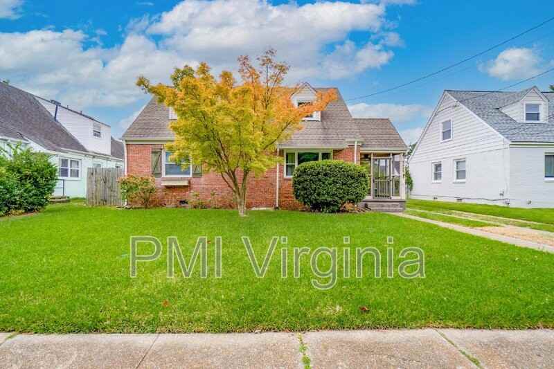 7805 Sheryl Dr - Photo 3 of 37