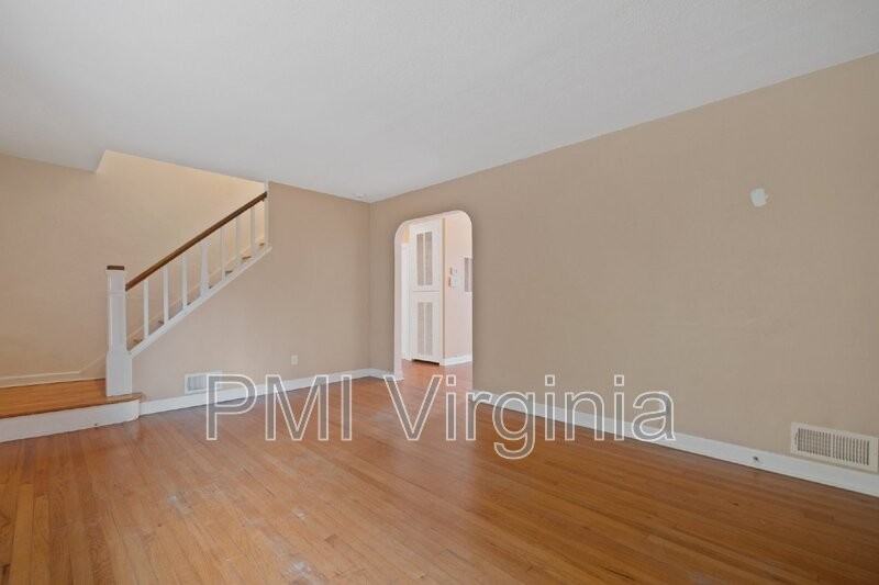 7805 Sheryl Dr - Photo 7 of 37