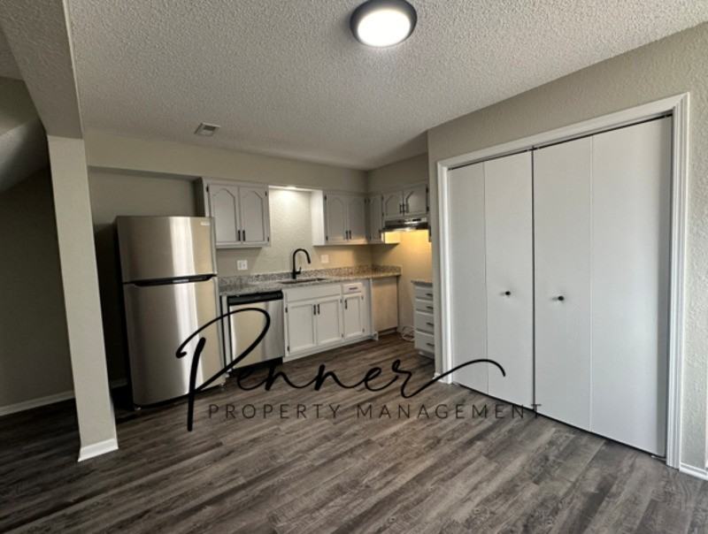 515 Ne Newport Dr - Photo 3 of 11