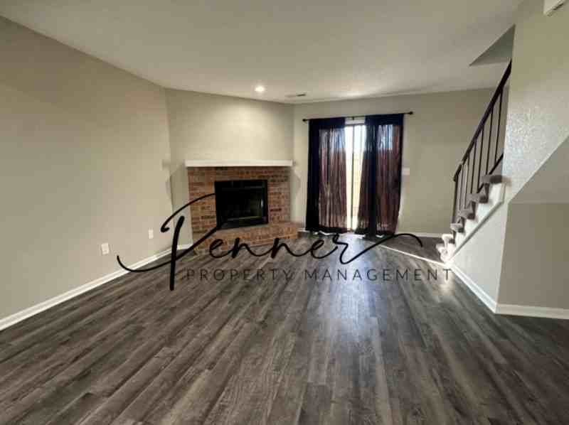 515 Ne Newport Dr - Photo 2 of 11