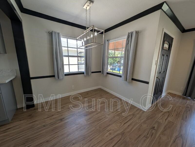 4973 Dunrobin Ave - Photo 3 of 19