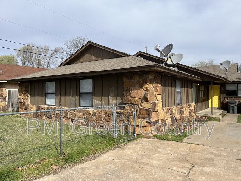 12427 E 11th Ct - Photo 2 of 17