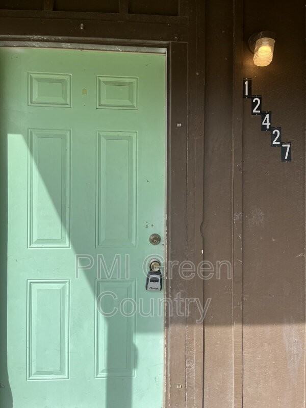 12427 E 11th Ct - Photo 4 of 17