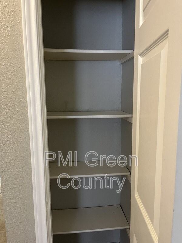 12427 E 11th Ct - Photo 5 of 17