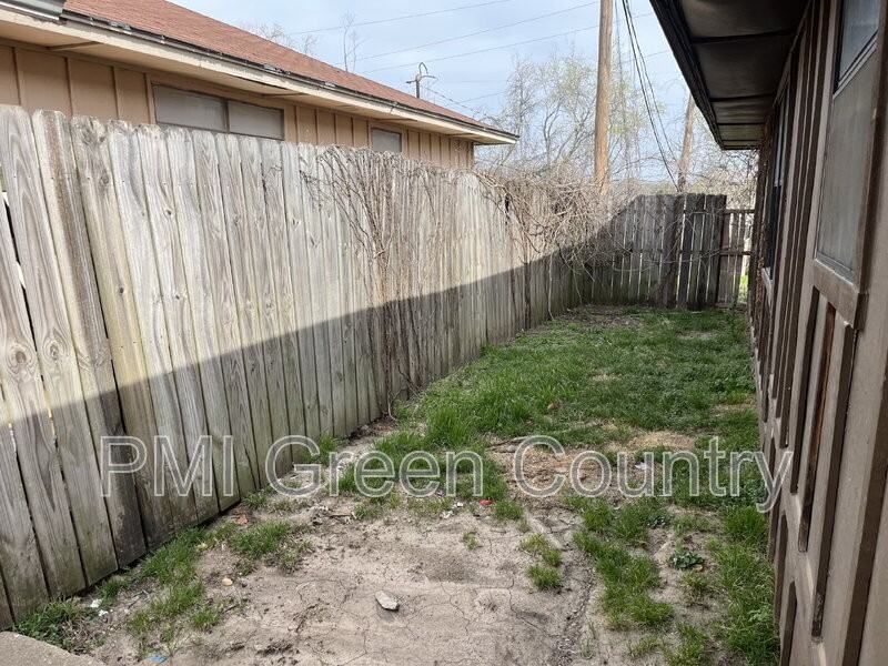 12427 E 11th Ct - Photo 6 of 17