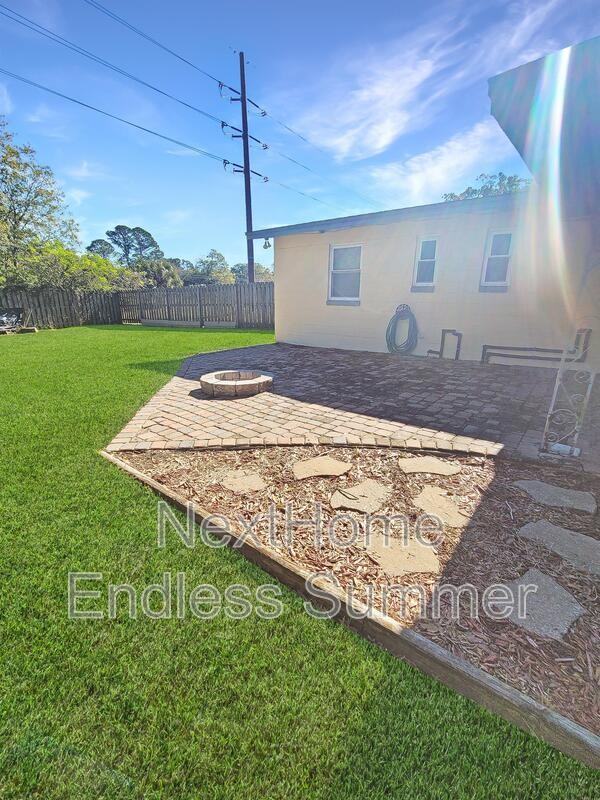 2006 Brookview Dr S - Photo 2 of 11