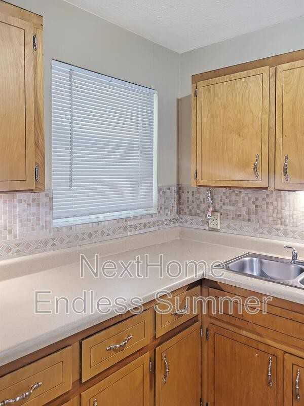 2006 Brookview Dr S - Photo 5 of 11