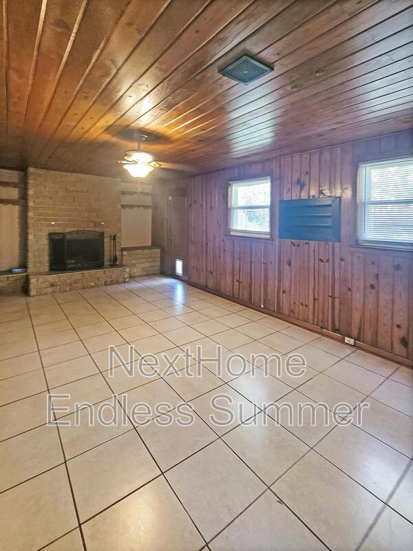 2006 Brookview Dr S - Photo 6 of 11