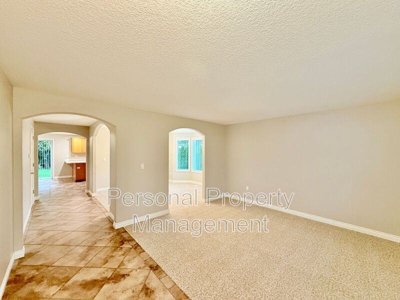 10308 Ne 27th Ave - Photo 2 of 23